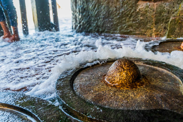 Gangeshwar mahadev temple, Diu Waterfront Hindu temple, dedicated to Shiva, with 5 stones washed by the sea's tidal waves. diu island stock pictures, royalty-free photos & images