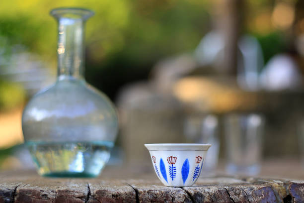 tradycyjny libański kubek do kawy i ebrik - chaffe zdjęcia i obrazy z banku zdjęć