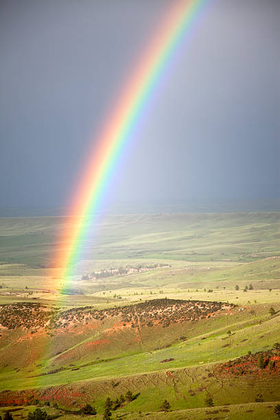 bighorn national forest arco-íris - bighorn mountains - fotografias e filmes do acervo