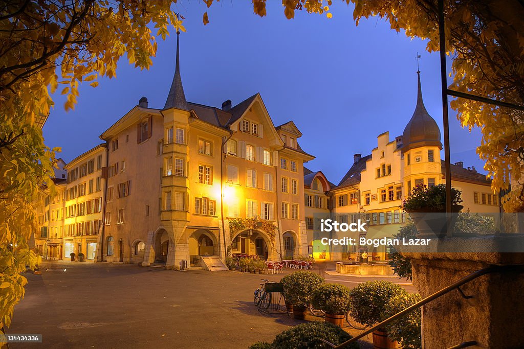 Biel/Bienne à noite, Suíça - Foto de stock de Antigo royalty-free