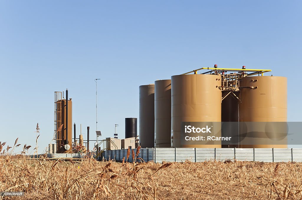 Treater depósitos de petróleo crudo y condensado - Foto de stock de Batería libre de derechos