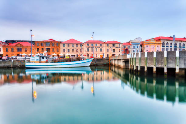 tas hobart side yacht wharf - history built structure australia building exterior imagens e fotografias de stock