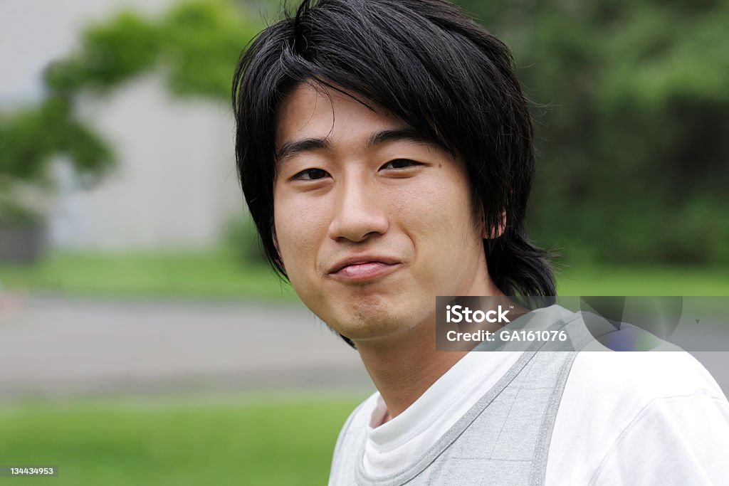 Японский молодой человек - Стоковые фото Азиатского и индийского происхождения роялти-фри