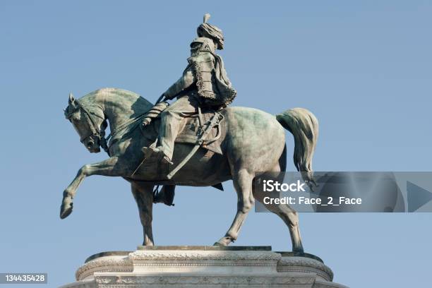 Monumento Nazionale A Vittorio Emanuele Ii - Fotografie stock e altre immagini di Altare Della Patria - Altare Della Patria, Ambientazione esterna, Bronzo