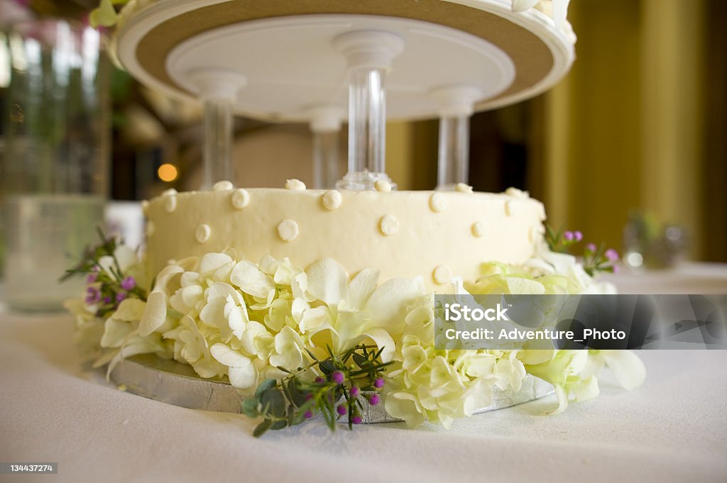 Elegante pastel de bodas - Foto de stock de Amarillo - Color libre de derechos