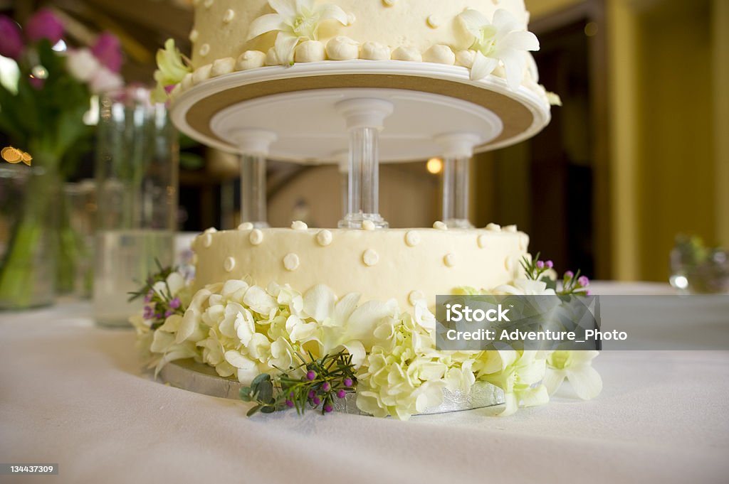 Elegante torta nuziale - Foto stock royalty-free di Close-up