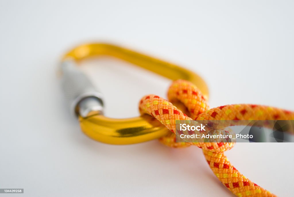 Moschettoni e la corda con chiodi di garofano gancio - Foto stock royalty-free di Arrampicata su ghiaccio