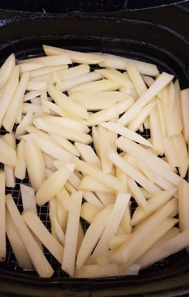 istock french fries in aiyfryer 1344434654