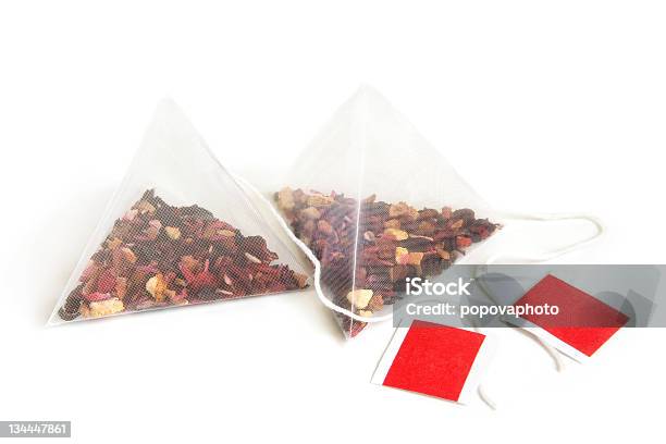 Bolsitas De Té Foto de stock y más banco de imágenes de Bolsa de té - Bolsa de té, Fondo blanco, Forma piramidal