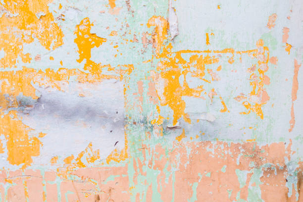 vecchia trama turchese blu muro incrinato, la vecchia trama della vernice è scheggiata e distruzione della caduta incrinata - orange wall textured paint foto e immagini stock