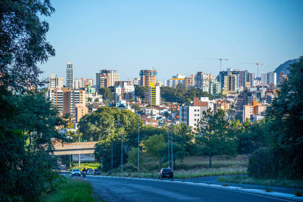 vista urbana della regione centrale della città di santa maria nel sud del brasile - santa maria foto e immagini stock