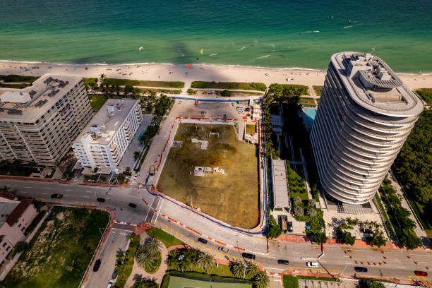 aerial photo site of the collapsed champlain towers south in 2021 - caindo imagens e fotografias de stock