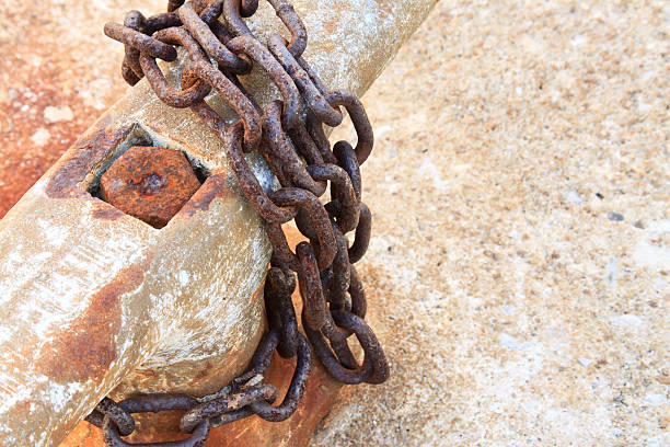 istock Rusty Grunge Chain On Old Boat Cleat 134452899