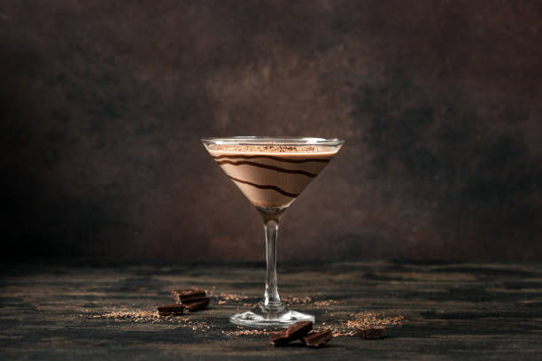 cóctel martini de trufa de chocolate - martini fotografías e imágenes de stock