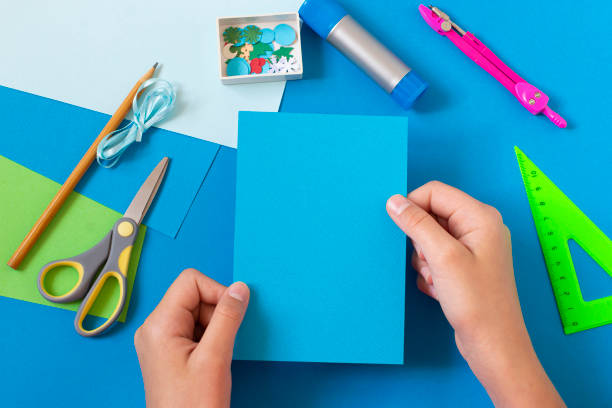 istock How to make card with volumetric Christmas ball. Step 2 1344555799