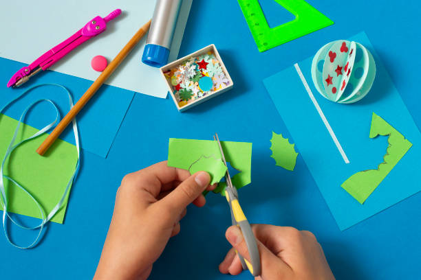 istock How to make card with volumetric Christmas ball. Step 10 1344555802