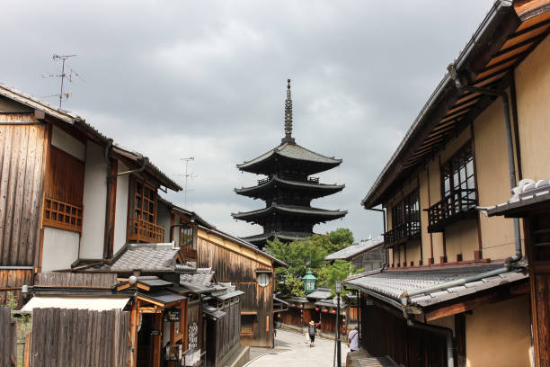 Streets of Higashiyama district with Toji temple pagoda in background Kyoto, Japan - august 23 2019: Streets of Higashiyama district with Toji temple pagoda in background heian period stock pictures, royalty-free photos & images