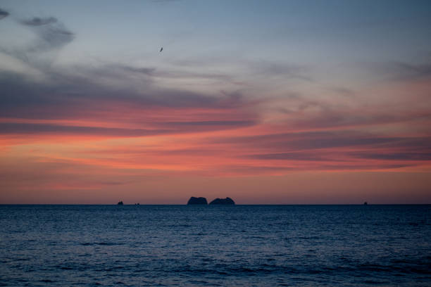 atardecer costarricense - costa rican sunset fotos fotografías e imágenes de stock