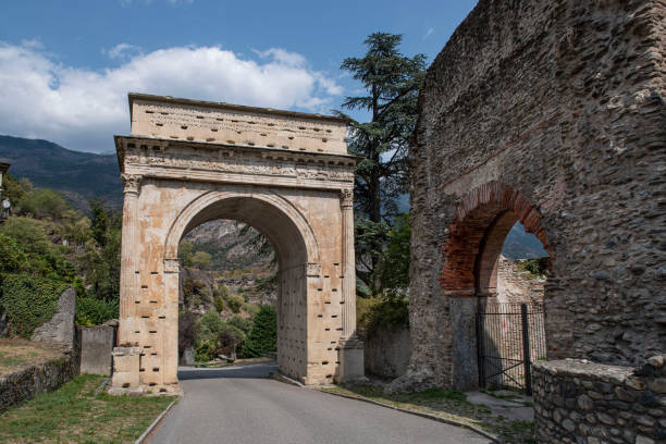 istock Roman triumphal arch 1344615440
