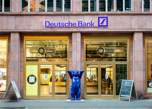 shot of deutsche bank in berlin - deutsche bank 個照片及圖片檔