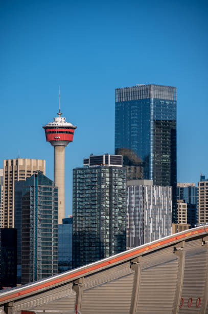 horizonte de calgary - scotiabank saddledome fotografías e imágenes de stock