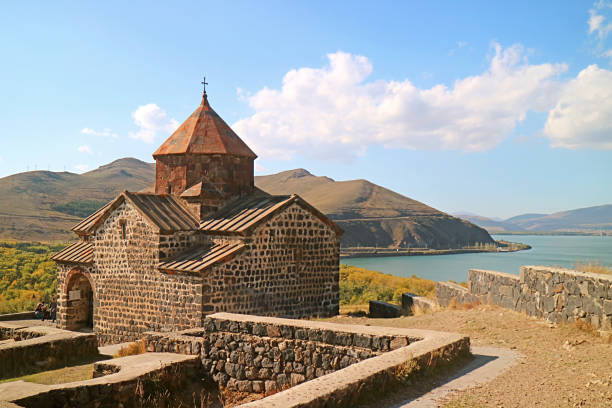 chiesa di surp arakelots nel monastero di sevanavank su una penisola sulla riva nord-occidentale del lago sevan in armenia - cross autumn sky beauty in nature foto e immagini stock