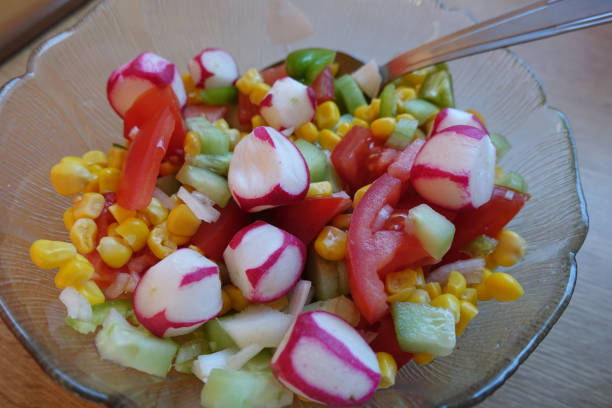 mixed salad  buffet hors d'oeuvre - doeuvre photos et images de collection
