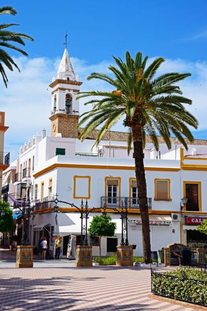 praça e igreja da cidade, ayamonte, espanha. - spain tower town square andalusia - fotografias e filmes do acervo