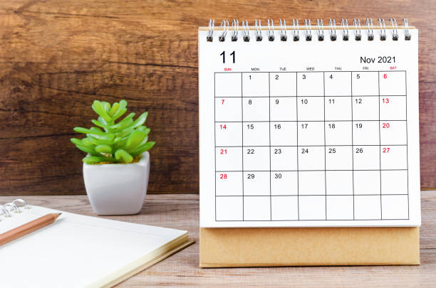 istock Nevember 2021 desk calendar 1344747996