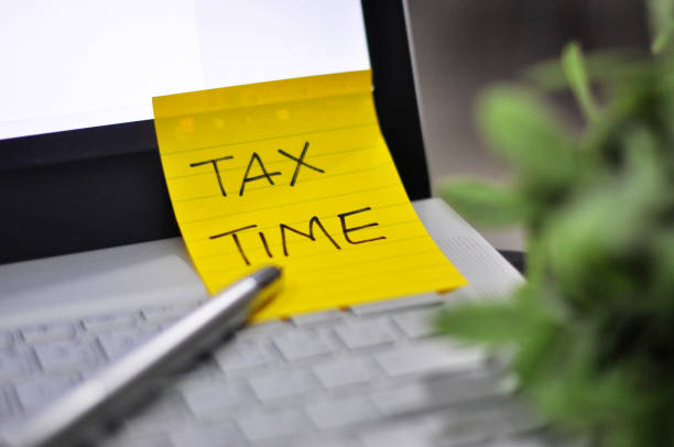 tax season: 1040 u.s. individual income tax return form - tax tax form law business imagens e fotografias de stock