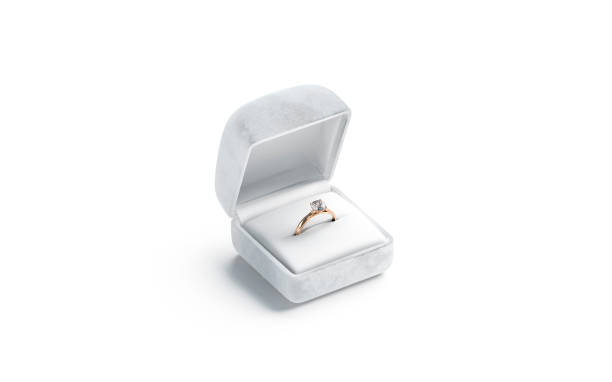 caja blanca en blanco con maqueta de soporte de anillo de diamante dorado, aislada - open container lid jewelry fotografías e imágenes de stock