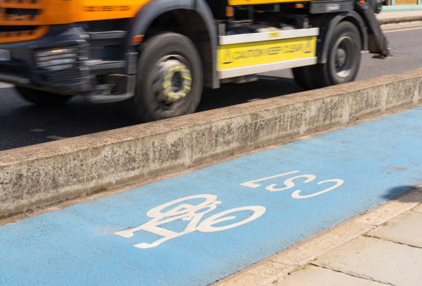 wydzielona ścieżka rowerowa dla bezpieczeństwa - bicycle london england cycling safety zdjęcia i obrazy z banku zdjęć