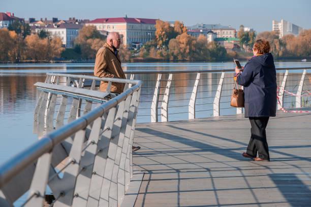 an elderly couple taking pictures of each other - old town imagens e fotografias de stock