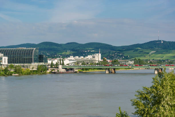 오스트리아 비엔나 - 도나우파크의 관광 보트 - danube valley danube river austria vienna 뉴스 사진 이미지