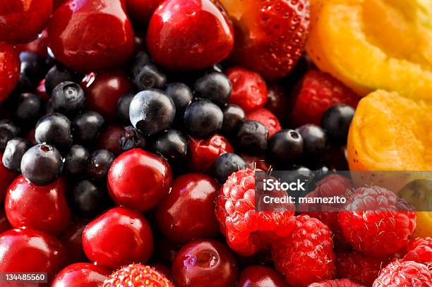 Foto de Detalhe Do Verão Frutas Silvestres Frescas e mais fotos de stock de Alimentação Saudável - Alimentação Saudável, Amarelo, Amora-preta