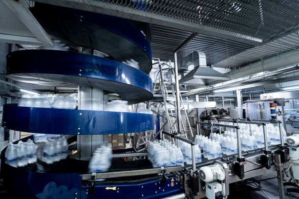istock Modern strapping and transporting machine for packaging line at beverage plant. 1344868334