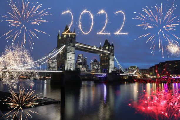 new year 2022 fireworks - firework display pyrotechnics london england silhouette imagens e fotografias de stock