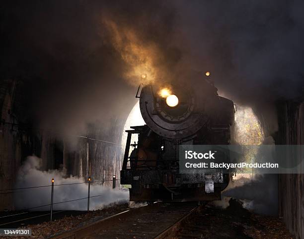 蒸気機関車入力トンネル - トンネルのストックフォトや画像を多数ご用意 - トンネル, 列車, 蒸気機関車