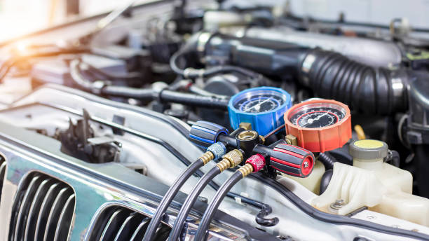 Car air conditioner check service, leak detection, fill refrigerant.Device and meter liquid cooling in the car by specialist technicians. stock photo