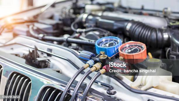 Car Air Conditioner Check Service Leak Detection Fill Refrigerantdevice And Meter Liquid Cooling In The Car By Specialist Technicians Stock Photo - Download Image Now