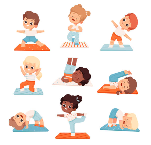 zestaw uroczych, wesołych dzieci uprawianych jogę i aerobik w szkole lub na zajęciach jogi. chłopcy i dziewczęta w wieku przedszkolnym lub szkolnym stoją w różnych pozycjach na matach do jogi - yoga lotus zen like buddhism stock illustrations