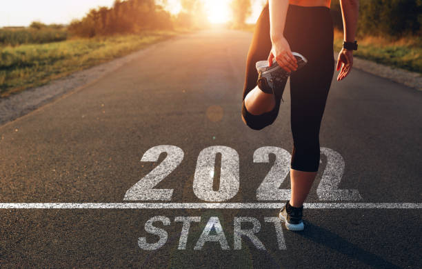 Sports girl who wants to start the new year 2022. Concept of new professional achievements in the new year and success Sports girl who wants to start the new year 2022. Concept of new professional achievements in the new year and success. start button photos stock pictures, royalty-free photos & images