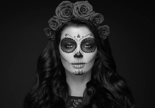 portrait of a woman with makeup sugar skull - stage makeup black halloween make up imagens e fotografias de stock