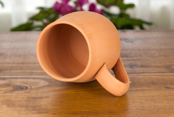 Traditionelle Tasse aus Ton – Foto