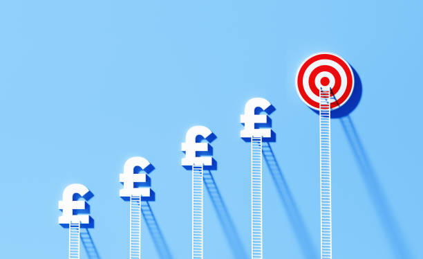 белые лестницы, опирающиеся на символы британского фунта и цель «бычий глаз» на голубой стене - pound symbol red british currency symbol stock illustrations