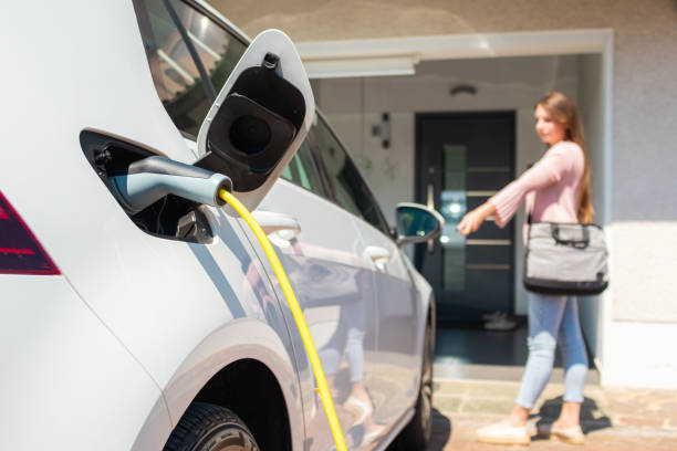 зарядная станция ev дома - electric vehicle charging station стоковые фото и изображения