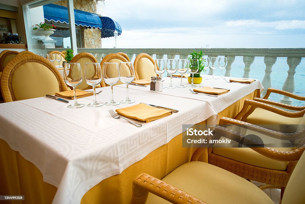 Cenário de mesa para um jantar - Royalty-free Artigo de Decoração Foto de stock