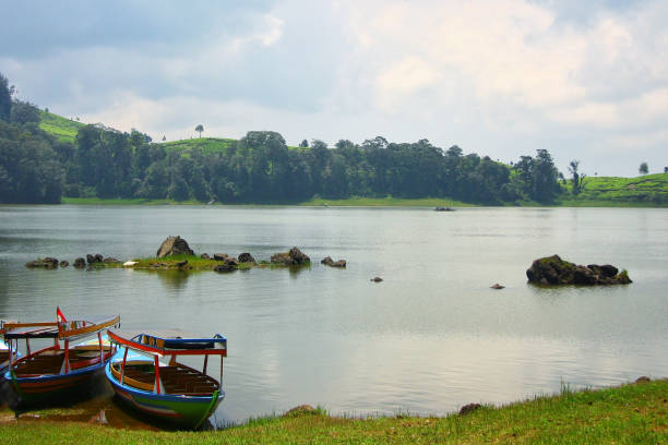 Wooden tourist boat on the side of the lake