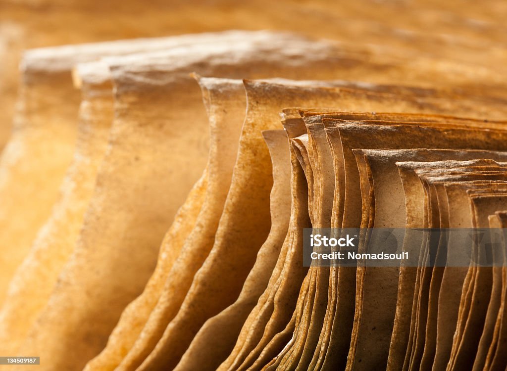 Páginas de Libro antiguo abierto - Foto de stock de Abierto libre de derechos