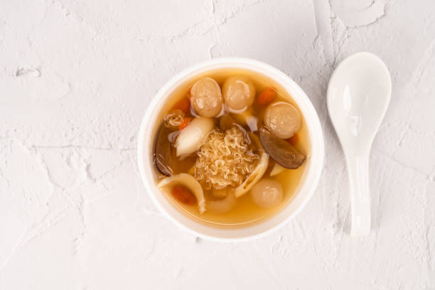 comida chinesa de comida de neve sopa de sobremesa top view - soup chinese culture herbal medicine chinese medicine - fotografias e filmes do acervo